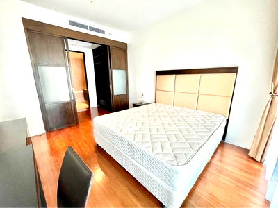 Condos for rent Phrom Phong : LINE @condorental for rent the room at The Madison