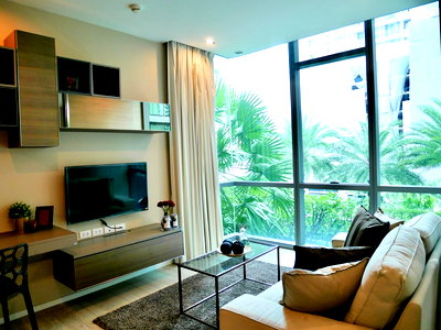 Condos for rent : for rent The Room Sukhumvit21. 1bed 50sq.m. Line id: @pfagent