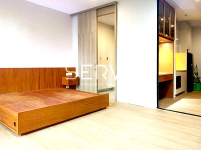 Condos for sale : Corner Room Studio with Partition 47.59 sq.m. Perfect Location Next to BTS Phloen Chit / For Sale-Noble Ploenchit
