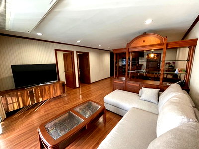 Condos for sale : Sale / Sell Acadamia Grand Tower Sukhumvit 43 Ready to move in 12,4000,000 baht ( S01-1944 )
