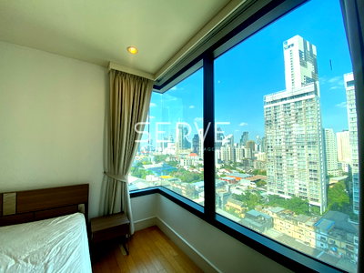 Condos for sale : 2 Bed with Bathtub Nice View and Good Location Close to BTS Phrom Phong at Aguston Sukhumvit 22 Condo / For Sale