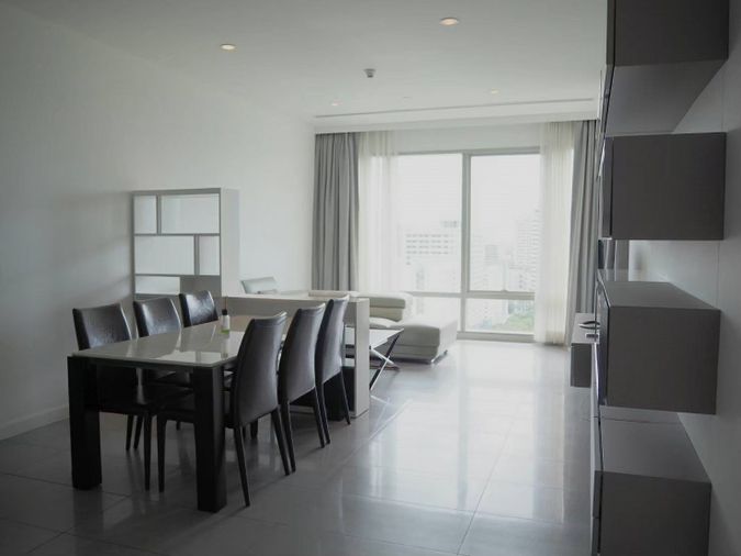LTHC8252 – 185 Rajadamri FOR  RENT 2 beds 2 baths size 127  Sq.M. Near BTS Rajadamri station ONLY 120k/month