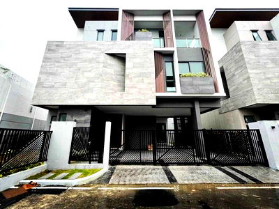 Condos for rent : LTH8830 – Luxury Single House FOR RENT in Phatthanakan size 440 sq. M 4 beds 4 baths Nearby ARL Hua Mark Station ONLY 200k/month
