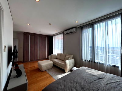Condos for sale : LTH8738 – Aguston Sukhumvit 22 FOR SALE 3 beds 3 baths size 138 Sq.M. Nearby BTS Phrom Phong station ONLY 22 MB