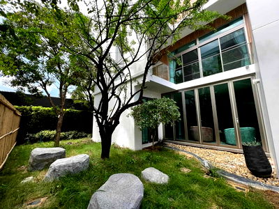 Condos for rent : LTHC9112 – House FOR RENT size 350 SQ.M. 3 Beds 4 Baths near ARL Hua Mak Station ONLY 250k/Month