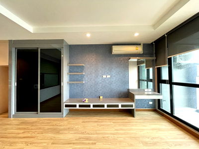 Condos for rent Robinson Sriracha : Condo for rent, Ladda Plus, 35 sq m., Ready to move in, near the community, convenient transportation, sea view, in the heart of Sriracha.