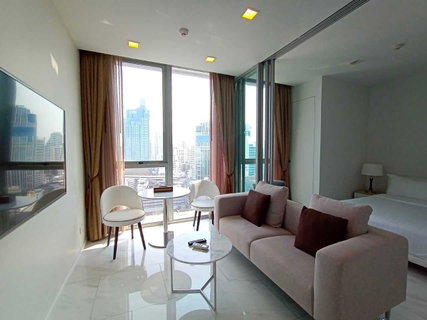 Condo for sale hyde sukhumvit11 1 bedroom with tenant (S03-1480)