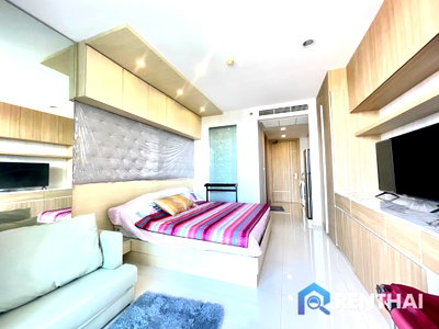 Condos for sale : The Riviera Wongamat  studio 31 sq.m. Pool view