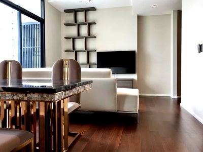 The Diplomat 39, for Rent Big 2 Bedrooms, 92 sqm, high floor, separated kitchen, only 2 minutes walk to BTS Phrom Phong Station