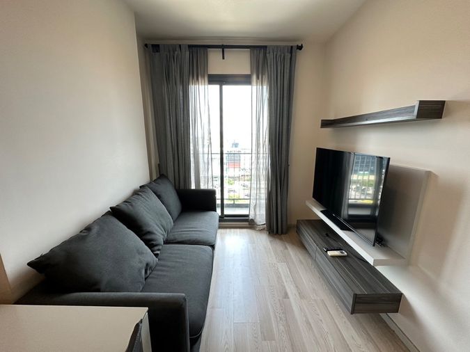 T1253 คอนโดให้เช่า Centric Ratchada - Huai Khwang (เซ็นทริค รัชดา-ห้วยขวาง) ห้องสวย 'มีระเบียง' เฟอร์ครบ มีเครื่องซักผ้า ราคาพิเศษ 