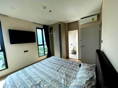 คอนโดให้เช่า : For rent Lumpini Suite Phetchaburi - Makkasan 2นอน 2น้ำ ห้องใหญ่สุดและชั้นสูงสุดเฟอร์นิเจอร์ครบ พร้อมเข้าอยู่ LH-RW003242