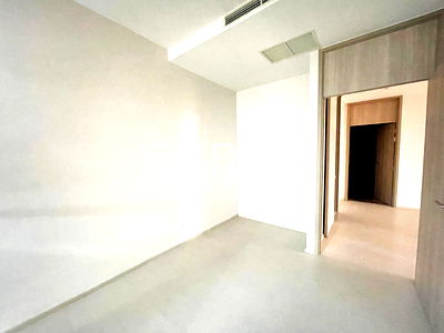 Condos for sale : Corner Room 2 Beds Super High Fl. 35+ Nice View & Perfect Location Connecting to BTS Phloen Chit-Noble Ploenchit