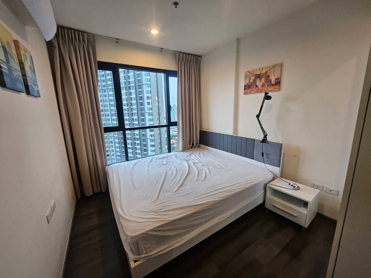 picture Condo For Rent!! The Base Park East - 2/8