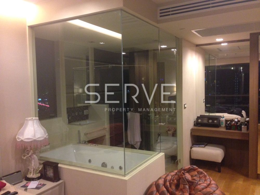 picture 2 Bed with Jacuzzi Super High Fl. 35+ Nice Room Good Location Close to BTS Saint Louis 220 m. / Rent-The Address Sathorn - 4/8