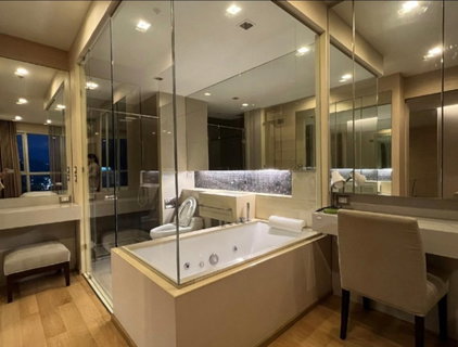 For sale: The Address Asoke, beautiful, luxurious room, ready to move in, near MRT Phetchaburi. If interested, contact Line @841qqlnr