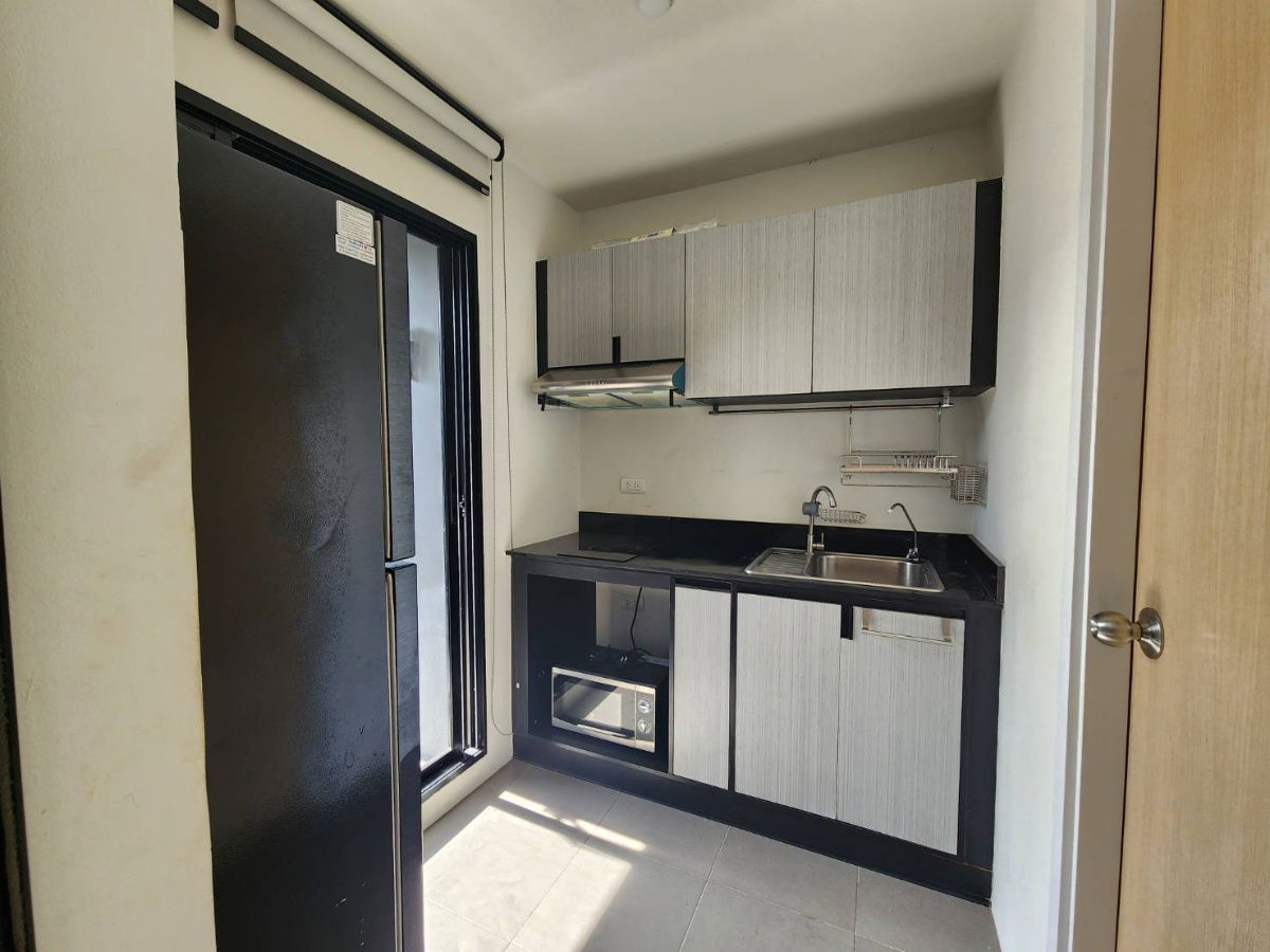 รูป ให้เช่าคอนโด ไรส์ พระราม9 วิวสระ ทำเลดี ใกล้รถไฟฟ้า ห้องสวย เฟอร์ฯครบ พร้อมอยู่ เพียง 12,000/เดือน - รูปที่ 11/14