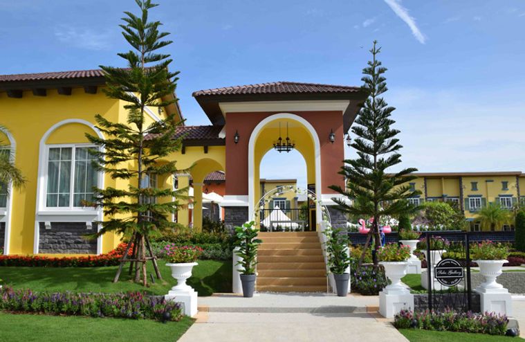 Golden Town Sriracha - Assumption