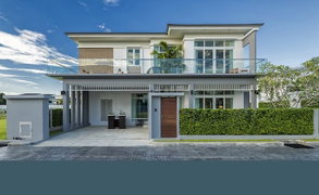 The Lux Villa - Image 2/13