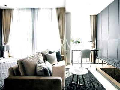 ขายคอนโด : Studio with Partition Super Luxury Style and Super High Fl. 30+ Perfect Location BTS Phloen Chit-Noble Ploenchit