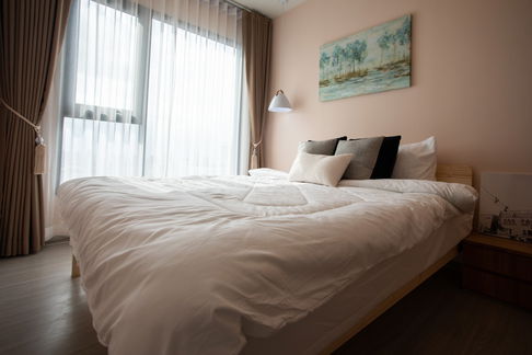 LINE @condorental for rent the room at Life Asoke Hype