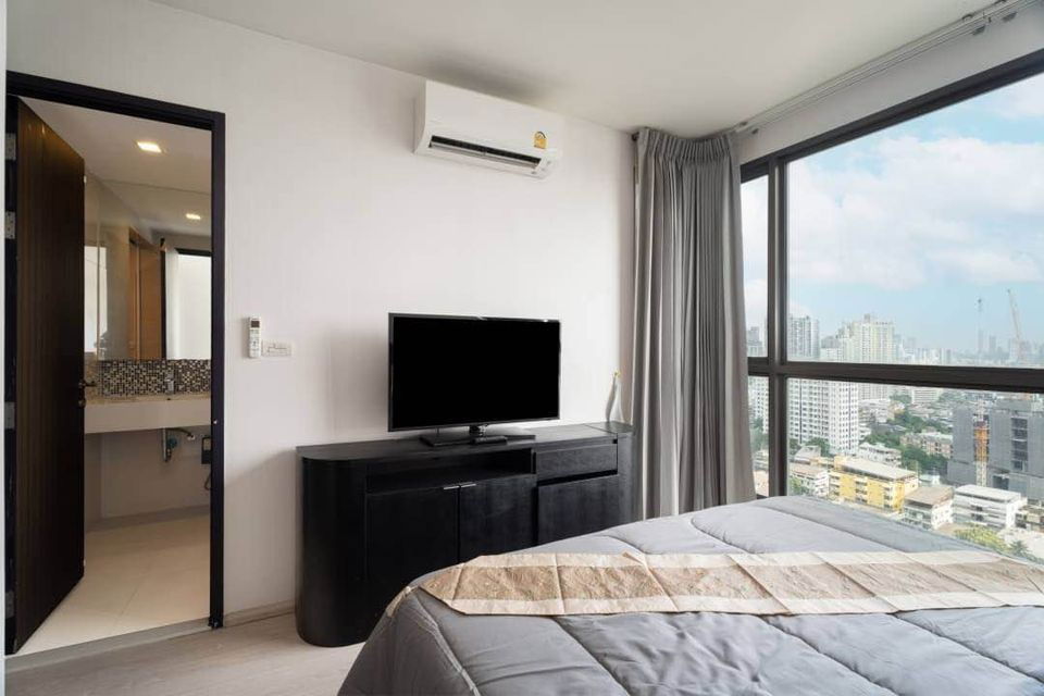 picture LINE @condorental for rent the room at Rhythm Sukhumvit 44/1  - 2/10