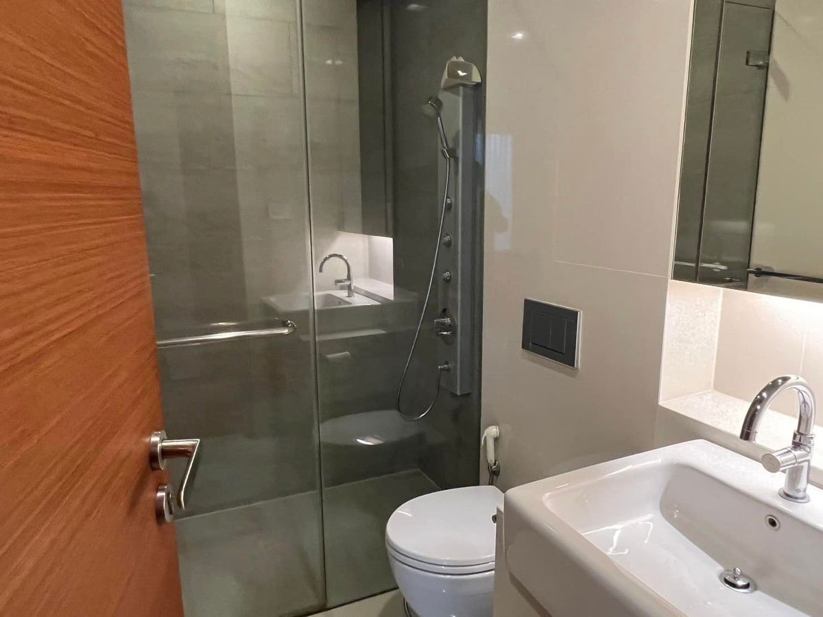 picture LINE @condorental for rent the room at Ashton Morph 38 - 8/9