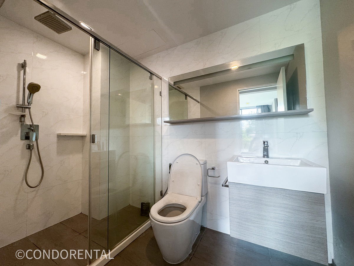 picture LINE @condorental for rent the room at The Room Sukhumvit 40 - 12/14