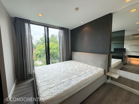 LINE @condorental for rent the room at The Room Sukhumvit 40