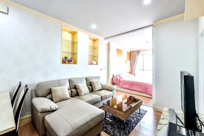 Condos for sale BTS Krung Thon Buri : Condo for sale Hive Sathorn fully furnished.