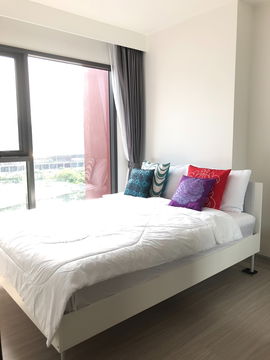 LINE @condorental for rent the room at Life Asoke Hype