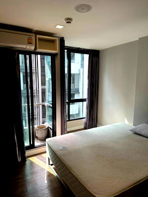 เช่าคอนโด ถนนรามอินทรา : 🥝🥝   (  ห้องว่าง )   ให้เช่า  คอนโด  เอสต้า  บลิซ   🥝🥝  ชั้น  4  ขนาด  26   ตร.ม.  วิวสระน้ำ ตกแต่งครบ พร้อมเครื่องซักผ้า