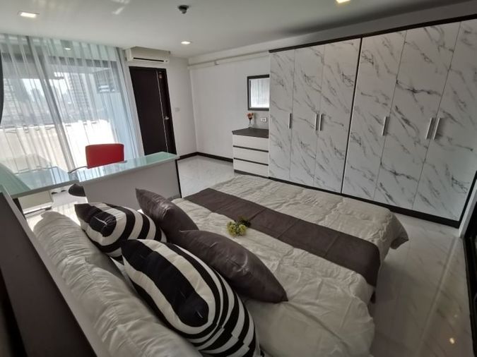 Condo for sale ITF Silom Palace fully furnished.