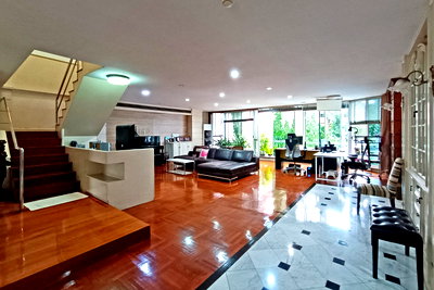 Condos for sale : (Owner Post) 🏡🏢 410 sq.m. private, entire floor, duplex penthouse in Sukhumvit 24, 300 m. to BTS Phrom Phong, 4 fixed parking! **Rare Item**