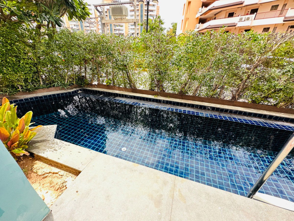picture GRANDE CARIBBEAN RESORT Pool access  - 23/57