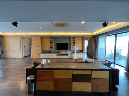 Riverside villa. 2bed 200sqm. Line id: @pfagent