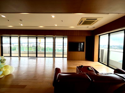 ขายคอนโด :  Riverside Villa . 2นอน 250ตร.ม. มีห้อง sauna ส่วนตัว! Line id: @pfagent