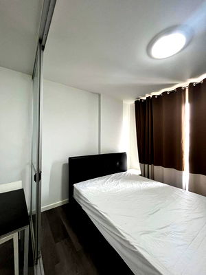 Condos for rent Khlong Luang Road : For rent Dcondo Campus Resort Rangsit Nearby Thammasart University.
