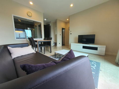 The Crest Sukhumvit 34 next to BTS Thonglor, spacious 1BR 54sqm. 