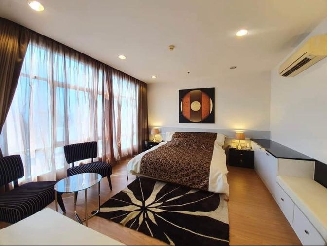 For sale: The Complete Ratchaprarop, big room, beautiful, cheap, ready to move in , near BTS Monument. If interested, contact Line@841qqlnr