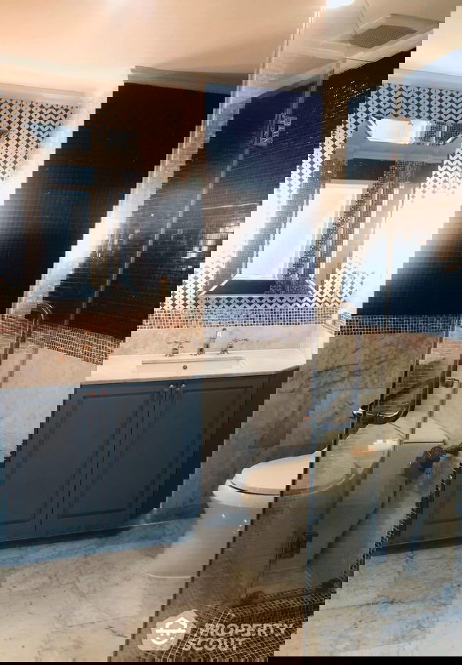 picture 2-BR Condo at Baan Siri Sathorn Condominium near MRT Khlong Toei (ID 1219475) - 6/6