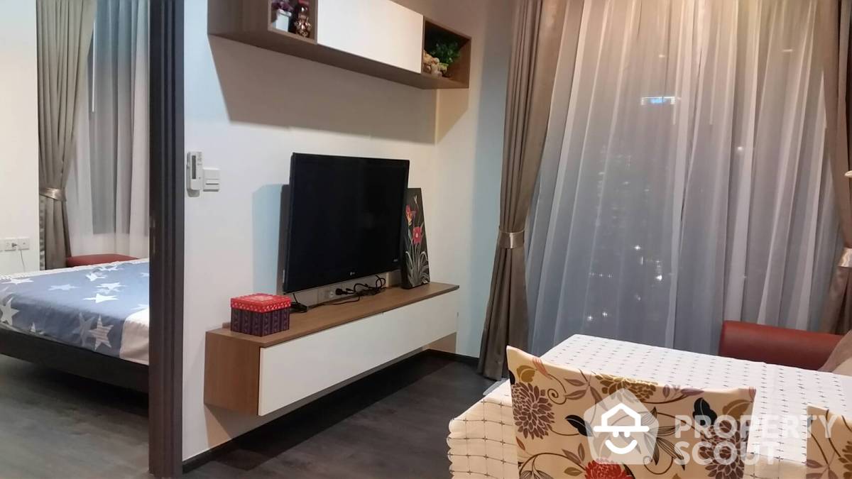 picture Spectacular High Rise 1-BR Condo at Edge Sukhumvit 23 near BTS Asok (ID 511197) - 4/7