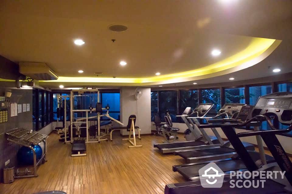 picture 2-BR Condo at Baan Ploenchit near BTS Nana (ID 881554) - 2/4
