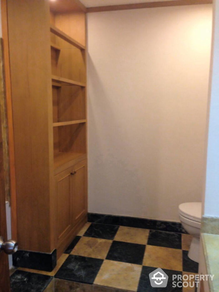 picture 2-BR Condo at Baan Suanpetch Condominium near BTS Phrom Phong (ID 511118) - 9/14