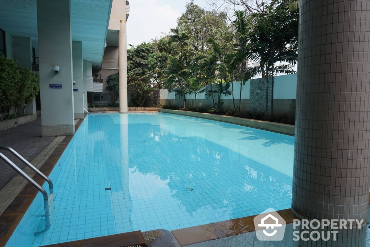picture 2-BR Condo at Baan Ploenchit near BTS Nana (ID 881554) - 1/4
