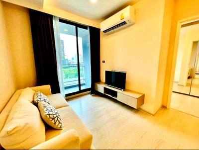 Condos for rent : Rent Vtara Sukhumvit 36, size 2 bedrooms, beautiful, ready to move in, near BTS Thonglor, if interested contact Line @841qqlnr