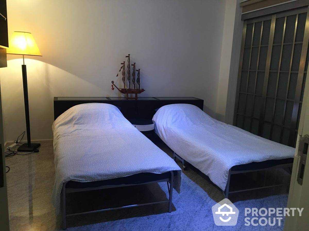 picture 3-BR Condo at Baan Somthavil Condominium near BTS Ratchadamri (ID 1034649) - 4/8