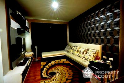 Condos for sale BTS Wongwian Yai : 2-BR Condo at Hive Taksin near BTS Wongwian Yai (ID 1238973)