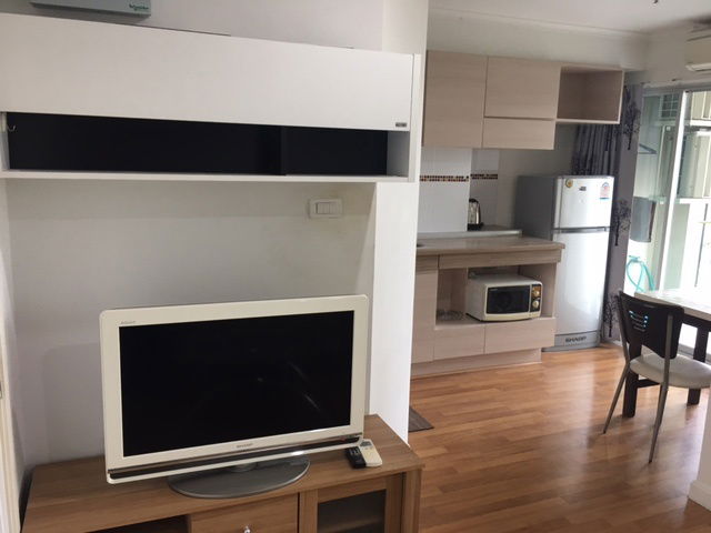 รูป ให้เช่าคอนโด LPN พระราม 4-กล้วยน้ำไท ติด ม.กรุงเทพ ใกล้สถานี BTS เอกมัย ขนาด 29 ตรม. 1 ห้องนอน 1 ห้องน้ำ 1 ห้องนั่งเล่น มีเครื่องซักผ้าฝาหน้า - รูปที่ 9/10