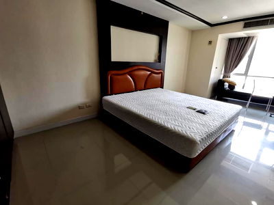 Condos for sale : Condo for sale The Trendy Condominium fully furnished with tenant.