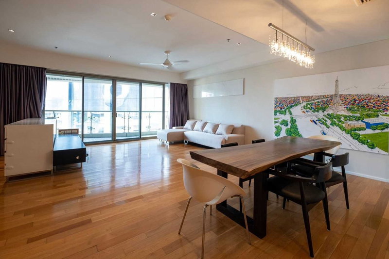 Condos for sale : LTHC9650 – The lakes FOR SALE size 175 Sq. m. 3 beds 2 baths near BTS Asoke Station ONLY 38 MB